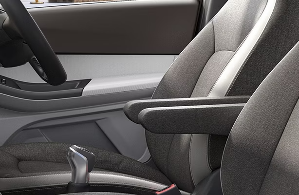 Front center armrest